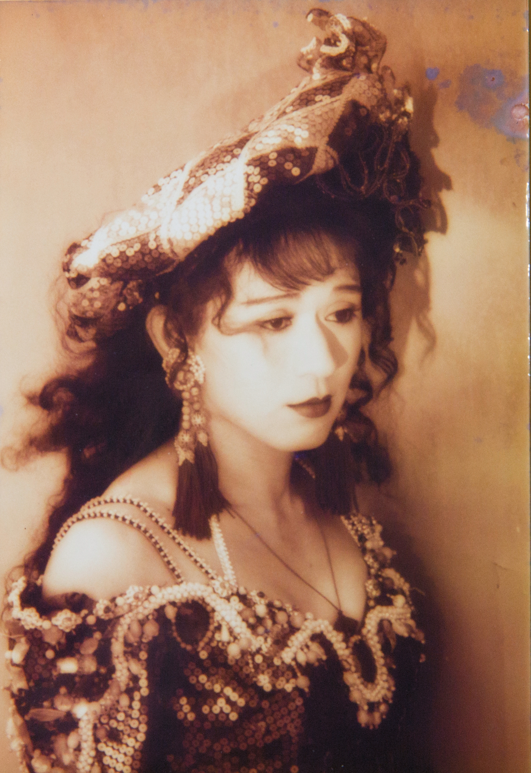 鍾玲是台灣第一位成功領養孩子的變性人，一路走來受到許多媒體親友關注。