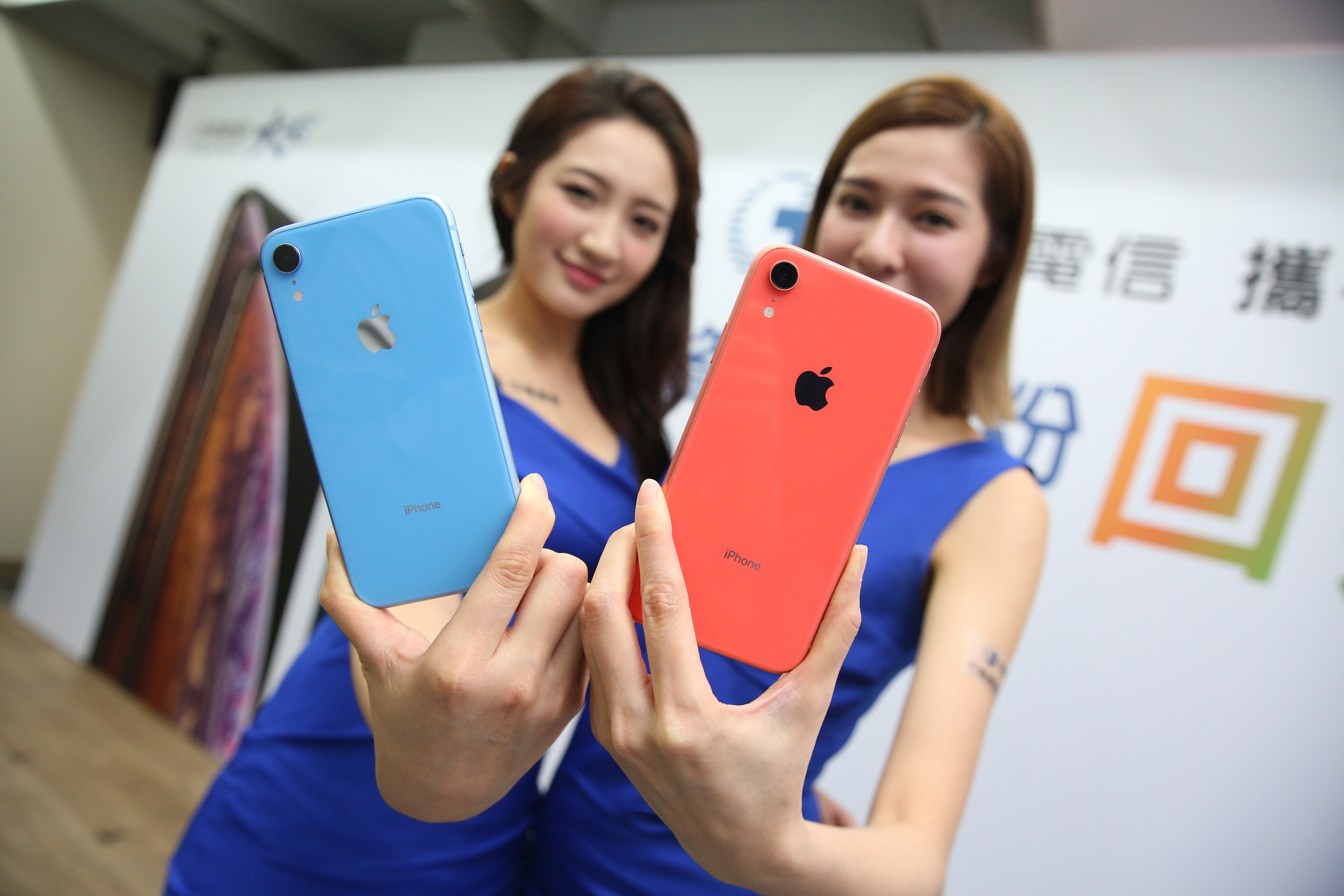 iPhone XR今（26）日開賣，首批到貨量僅不到3萬支，業者表示11月中後供貨才會穩定。