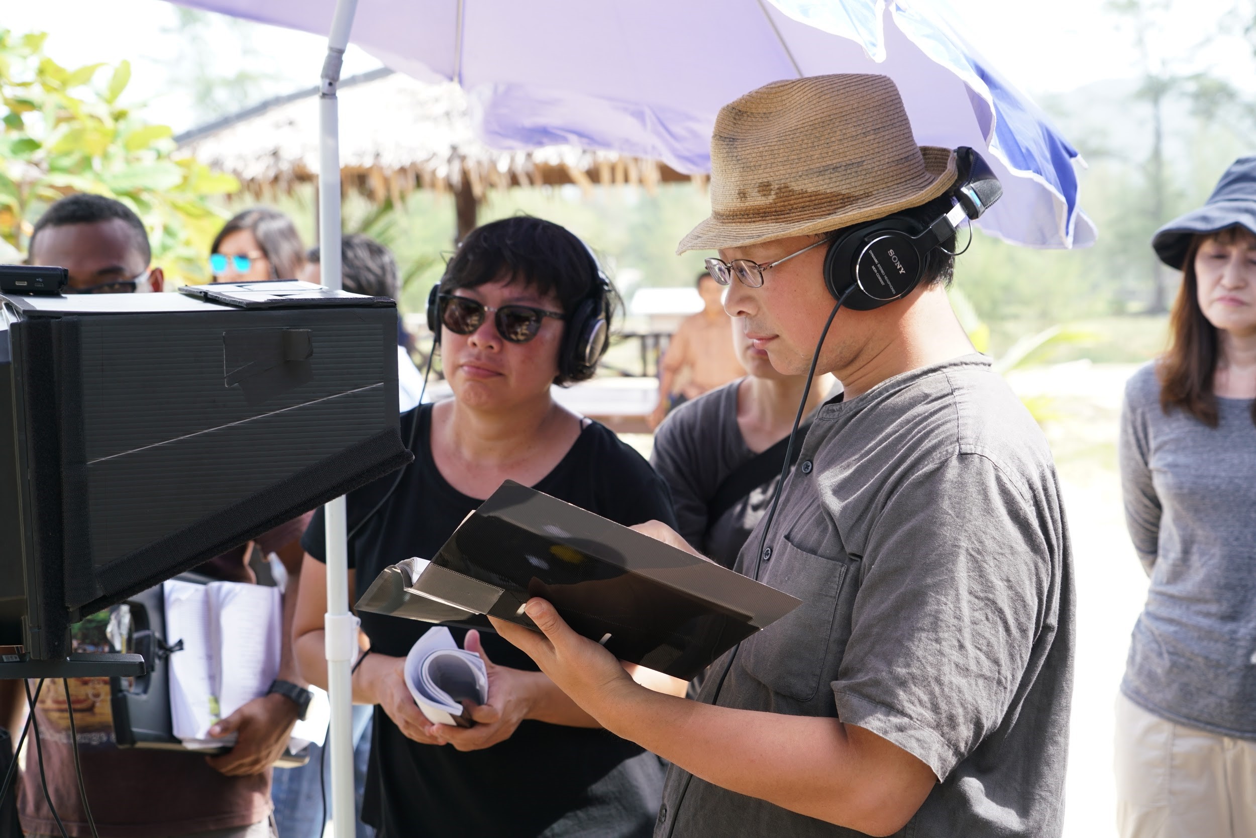 日本導演深田晃司對印尼女製片Meiske Taurisia讚賞有加，並肯定印尼團隊的專業。（天馬行空提供）