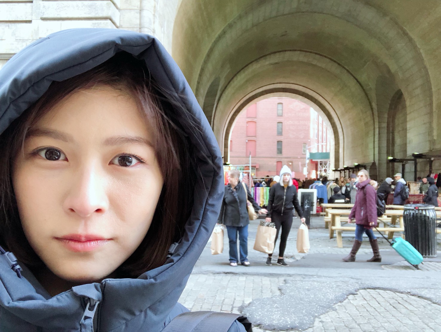 江沂宸玩紐約，在丹波區（Dumbo）附近閒晃一個下午逛二手市場和書店。（公視提供）