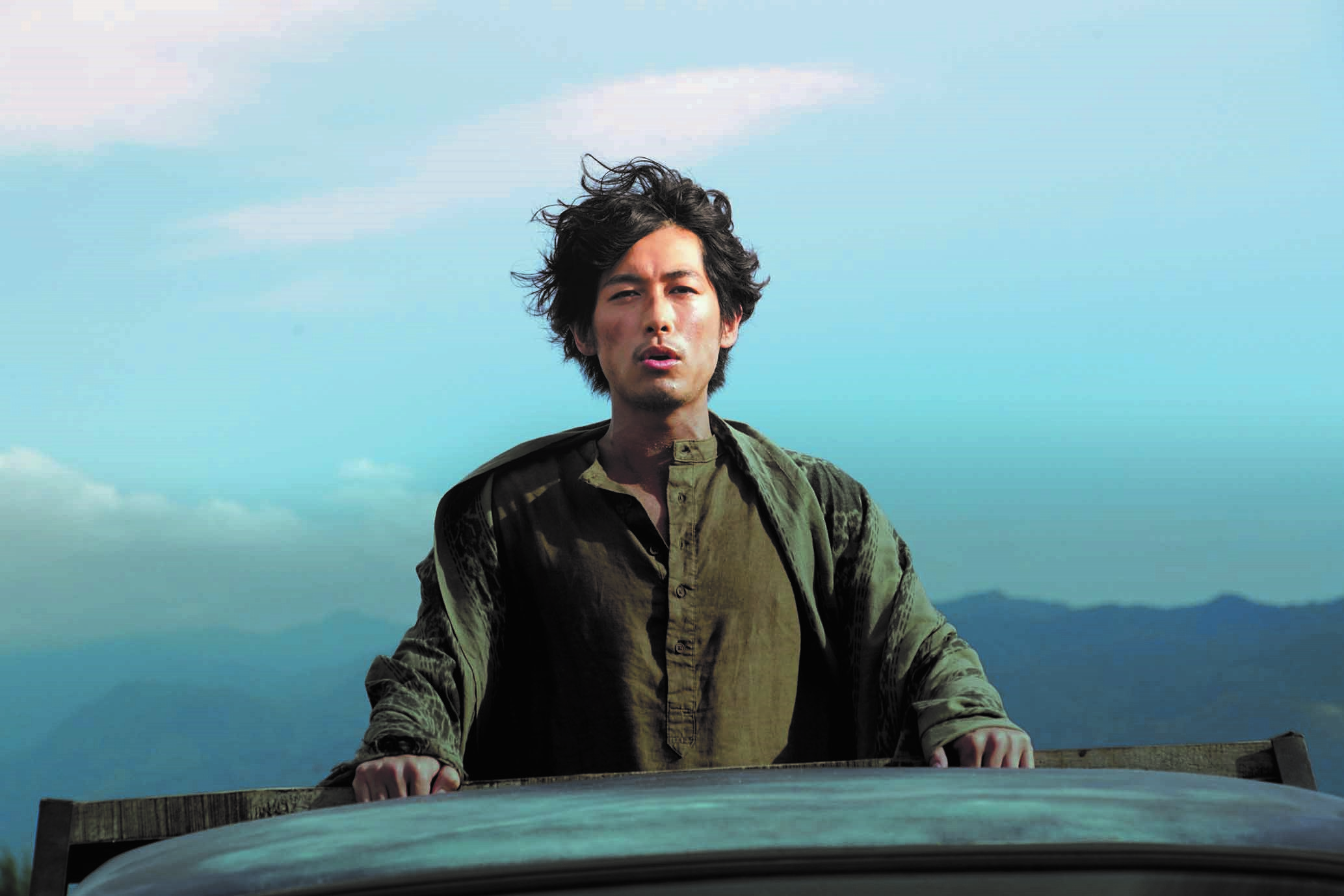 《來自大海的男人》中藤岡靛的歌聲有神奇的療癒效果。（天馬行空提供）