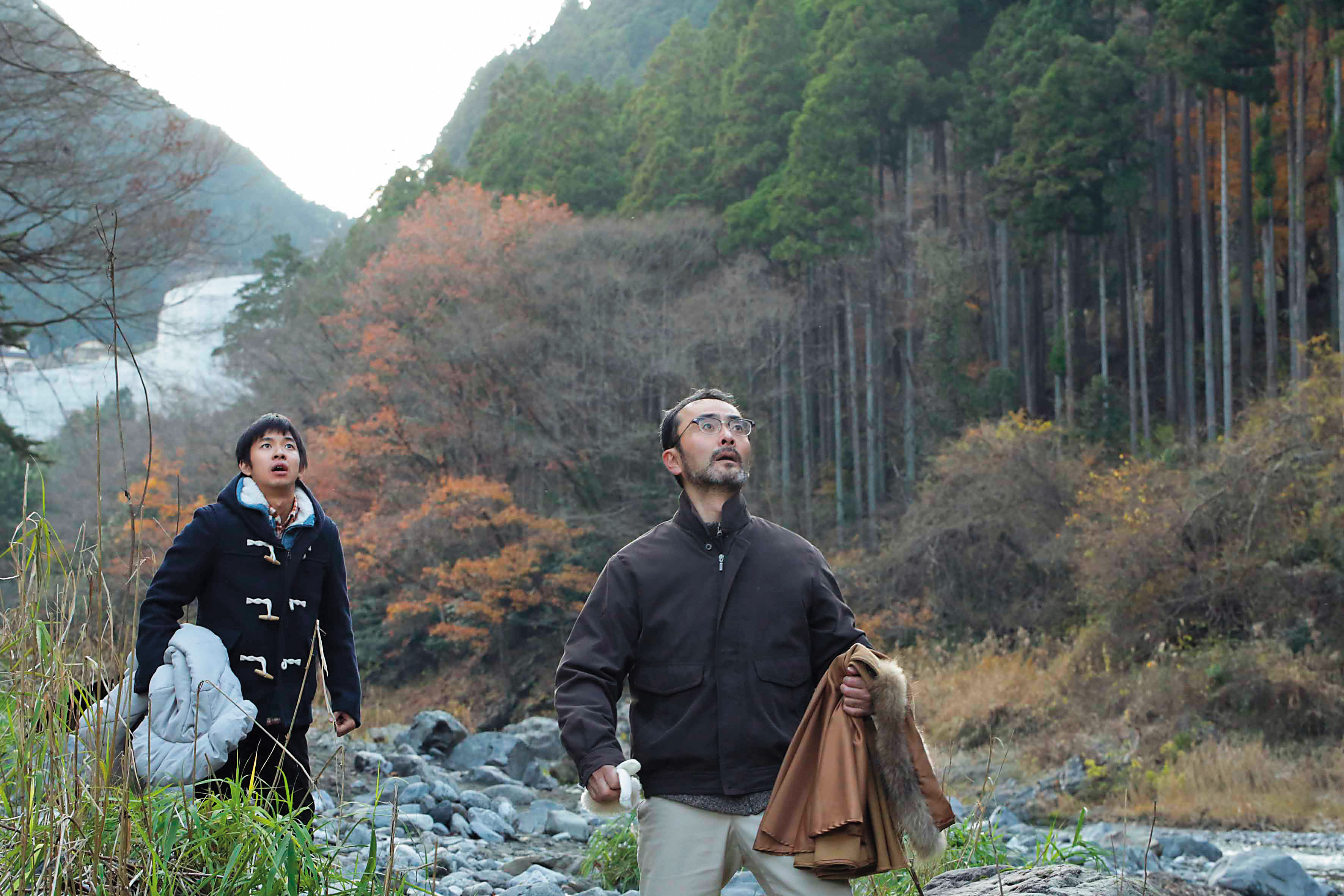  太賀（左）與古館寬治都是深田晃司經常合作的演員，兩人曾同台演出《臨淵而慄》。（天馬行空提供）