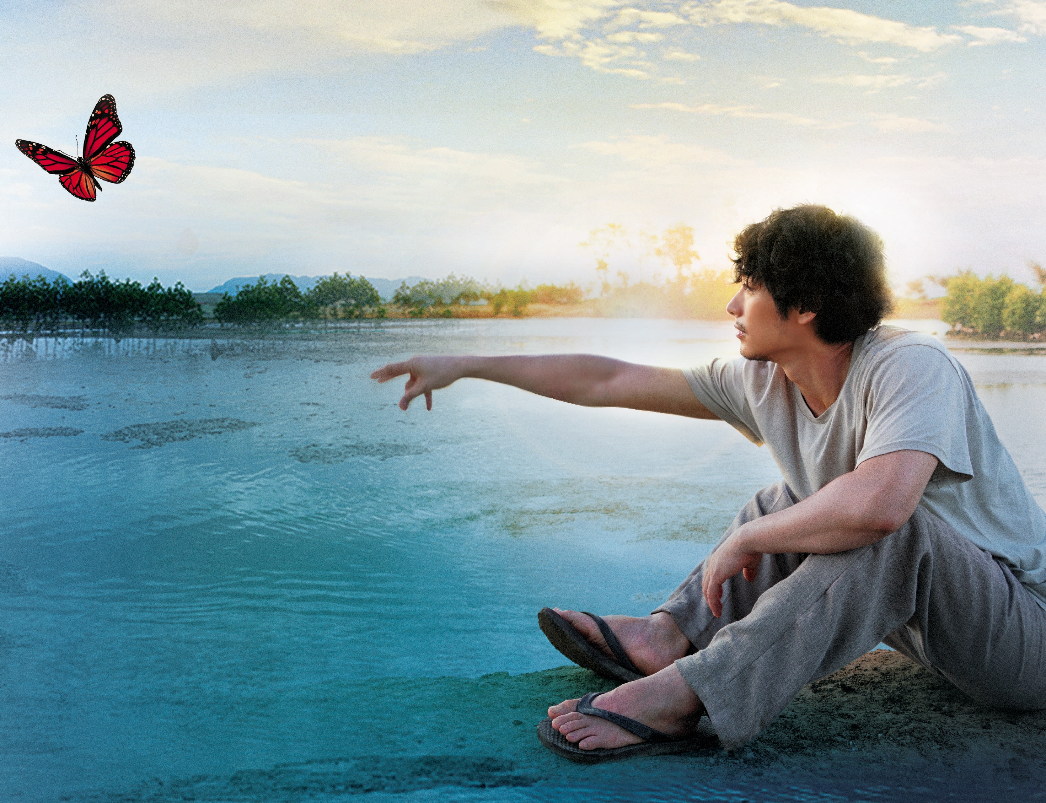 藤岡靛飾演隨浪而來、具有神奇能力的神祕男子，象徵大自然的變幻莫測。（天馬行空提供）