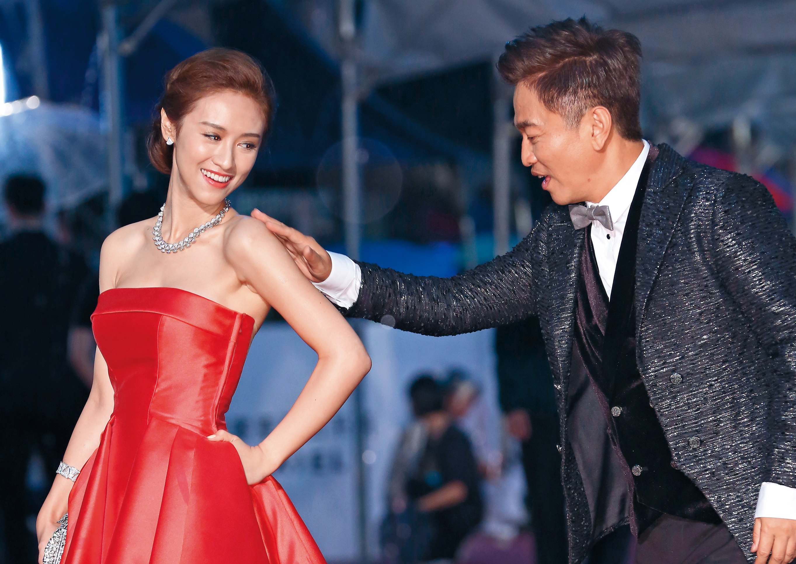 吳宗憲疼小孩出了名，大女兒Sandy（左）也被栽培為主持人，父女一起奪下金鐘獎。