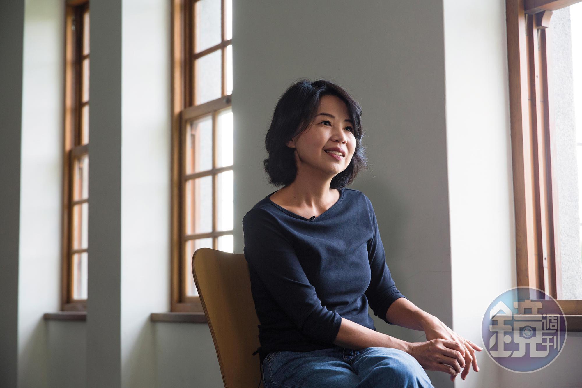 陳慧翎33歲時獲得金鐘獎肯定，今年執導的《你的孩子不是你的孩子》也引發討論。