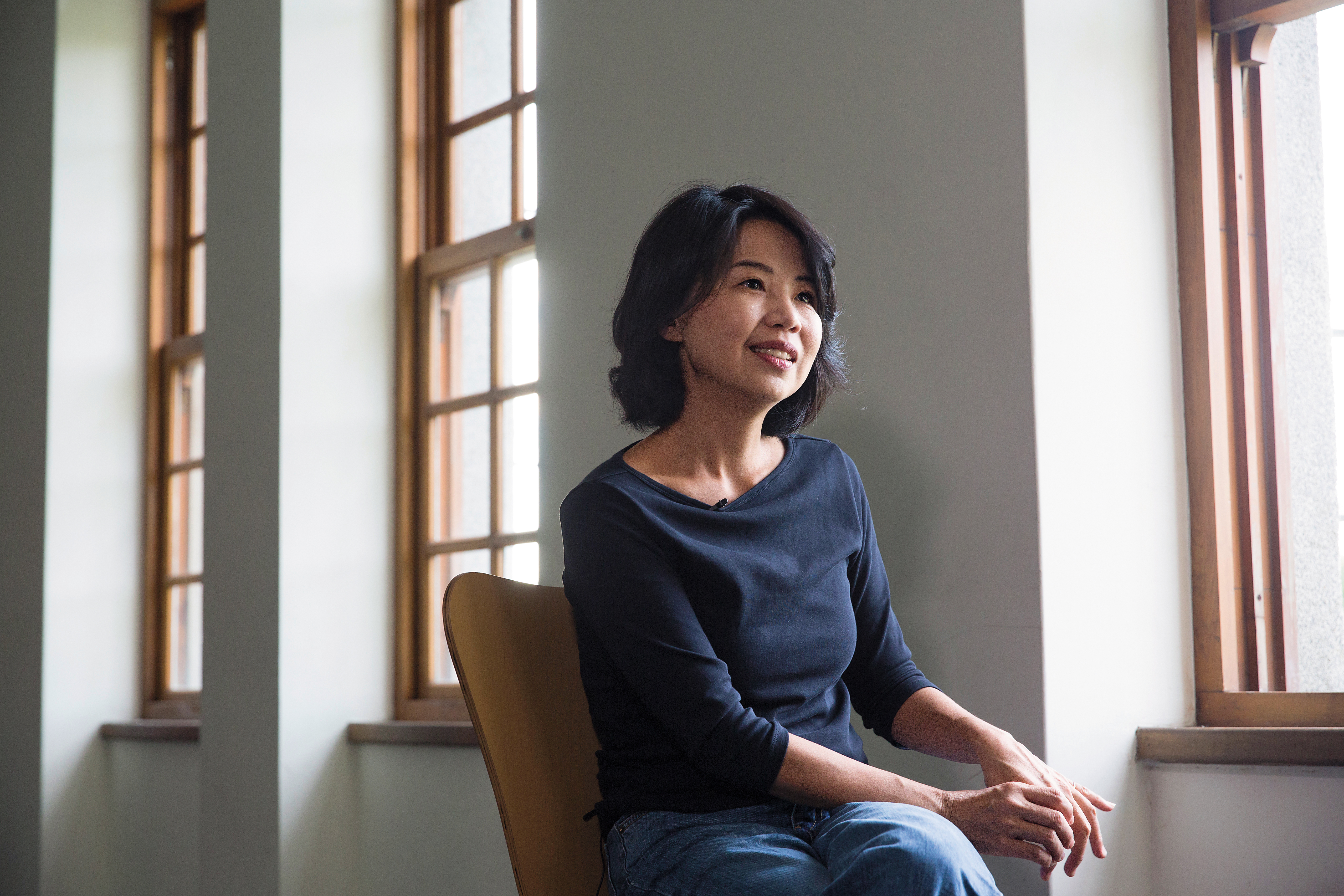 陳慧翎33歲時獲得金鐘獎肯定，今年執導的《你的孩子不是你的孩子》也引發討論。