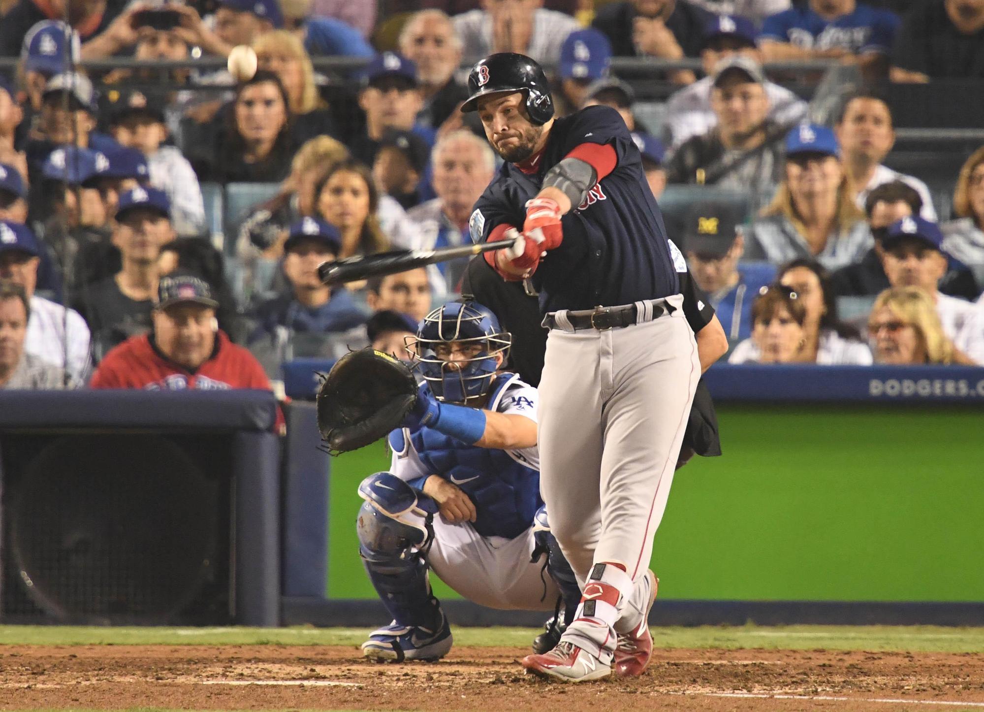 紅襪皮爾斯(Steve Pearce)擊出雙響砲,幫助紅襪以5比1擊潰道奇,奪下本季世界大賽冠軍金盃。(東方IC)