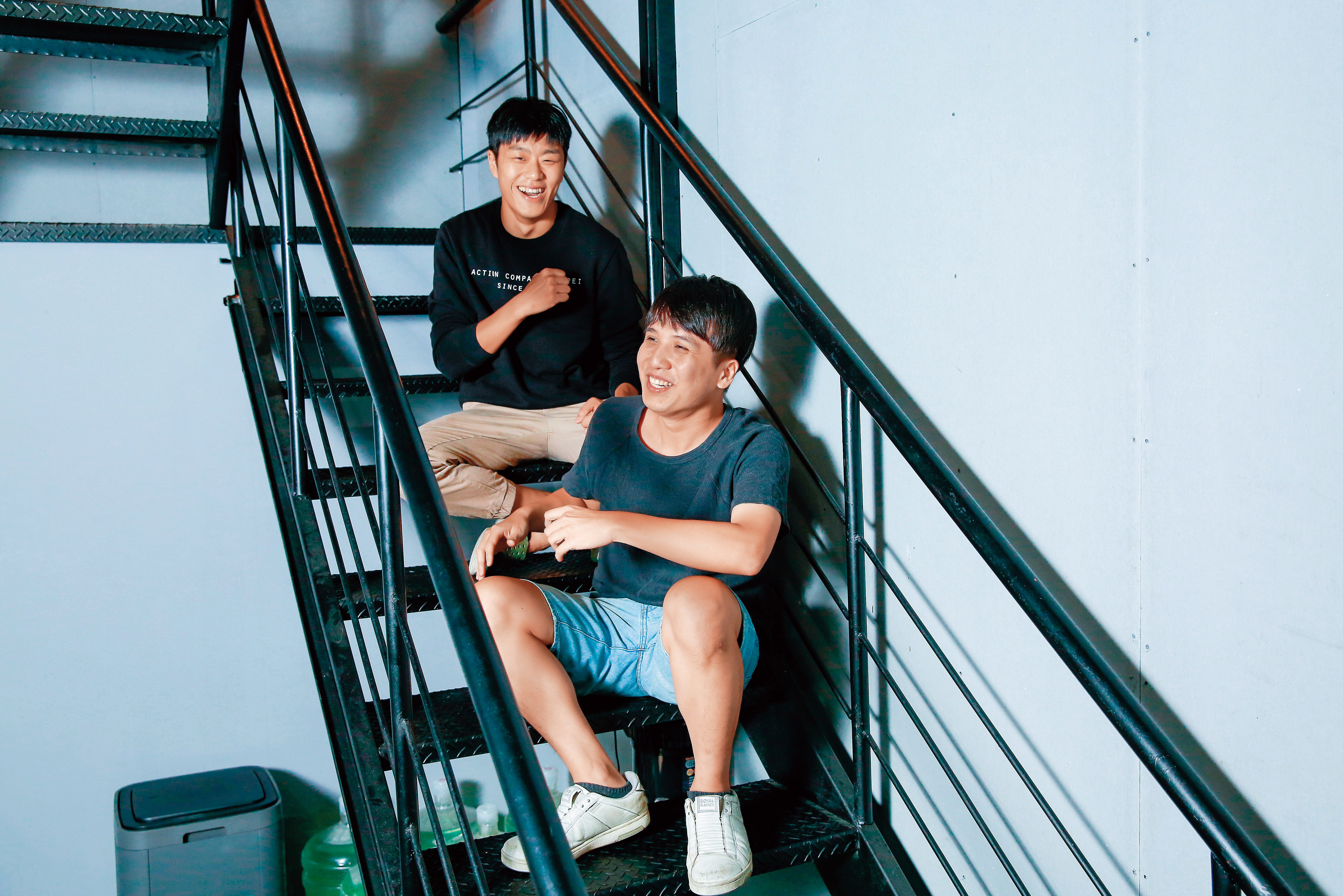 導演洪子烜（右）與動作指導洪昰顥（左）氣味相投，同樣熱愛動作類型電影。