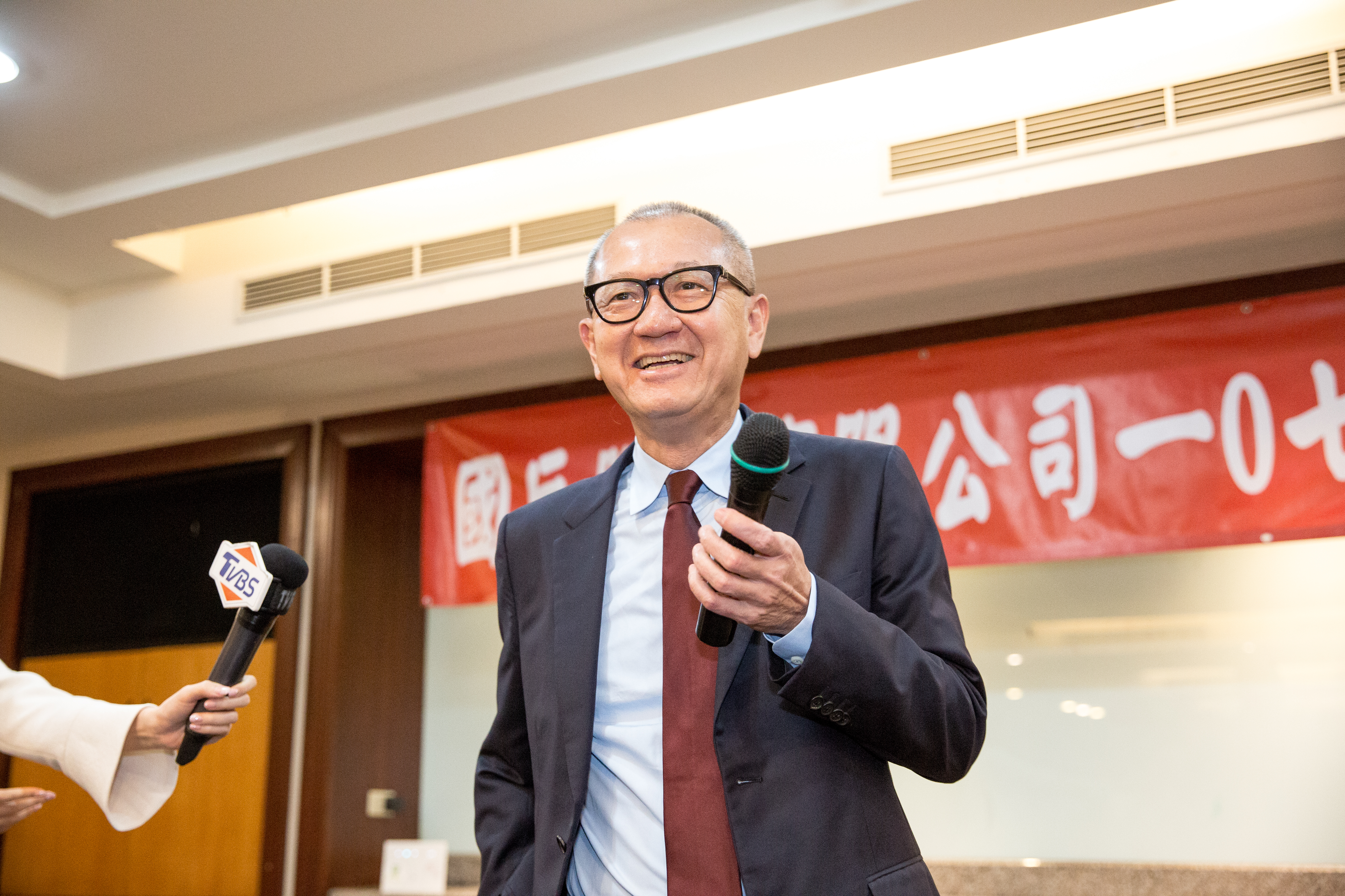 中美貿易戰影響全球景氣，但國巨營運不畏逆風，單月營收創新高，此成果歸功於董事長陳泰銘（圖）精準的併購眼光。