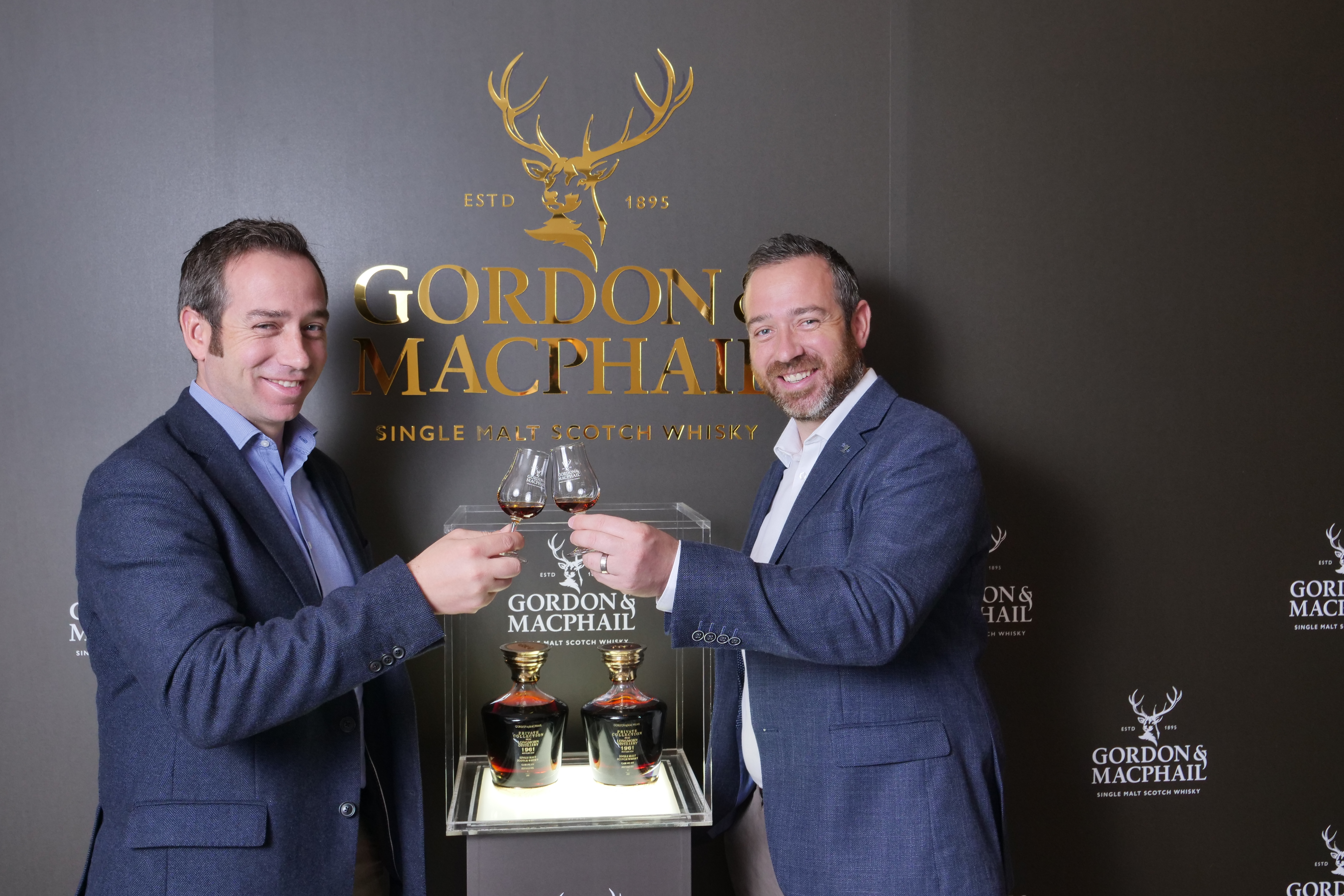 Gordon & MacPhail第4代傳人、雙胞胎兄弟Richard Urquhart（右）和Stuart Urquhart（左），聯手催生雙胞胎威士忌。
