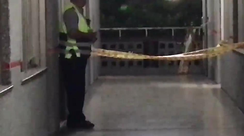 警方圍起封鎖線的就是陳姓女研究生陳屍的諮詢室，由於地點是廢棄軍醫院，引起學生議論紛紛。（警方提供）