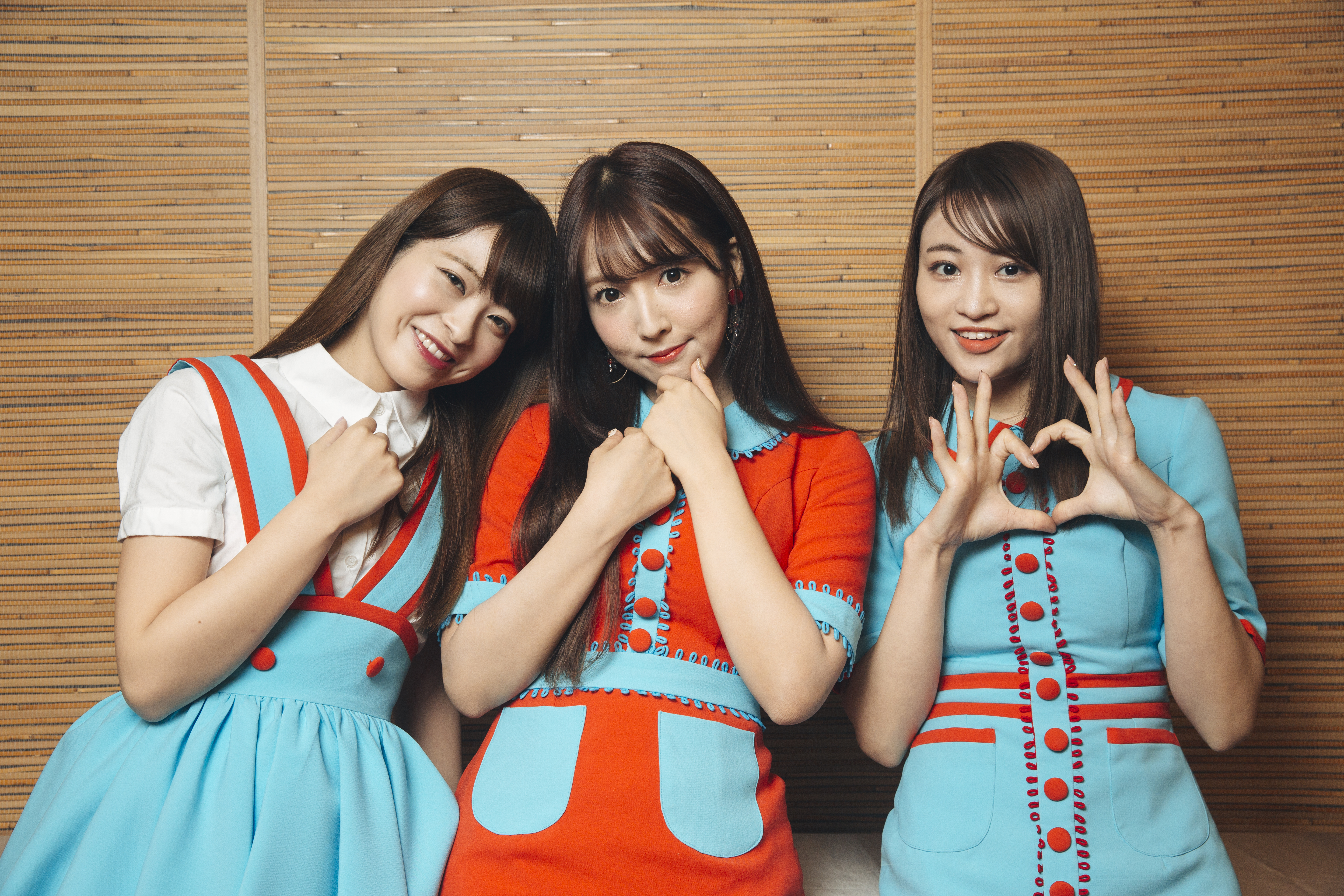 櫻萌子、三上悠亞與松田美子組成偶像女團Honey Popcorn。