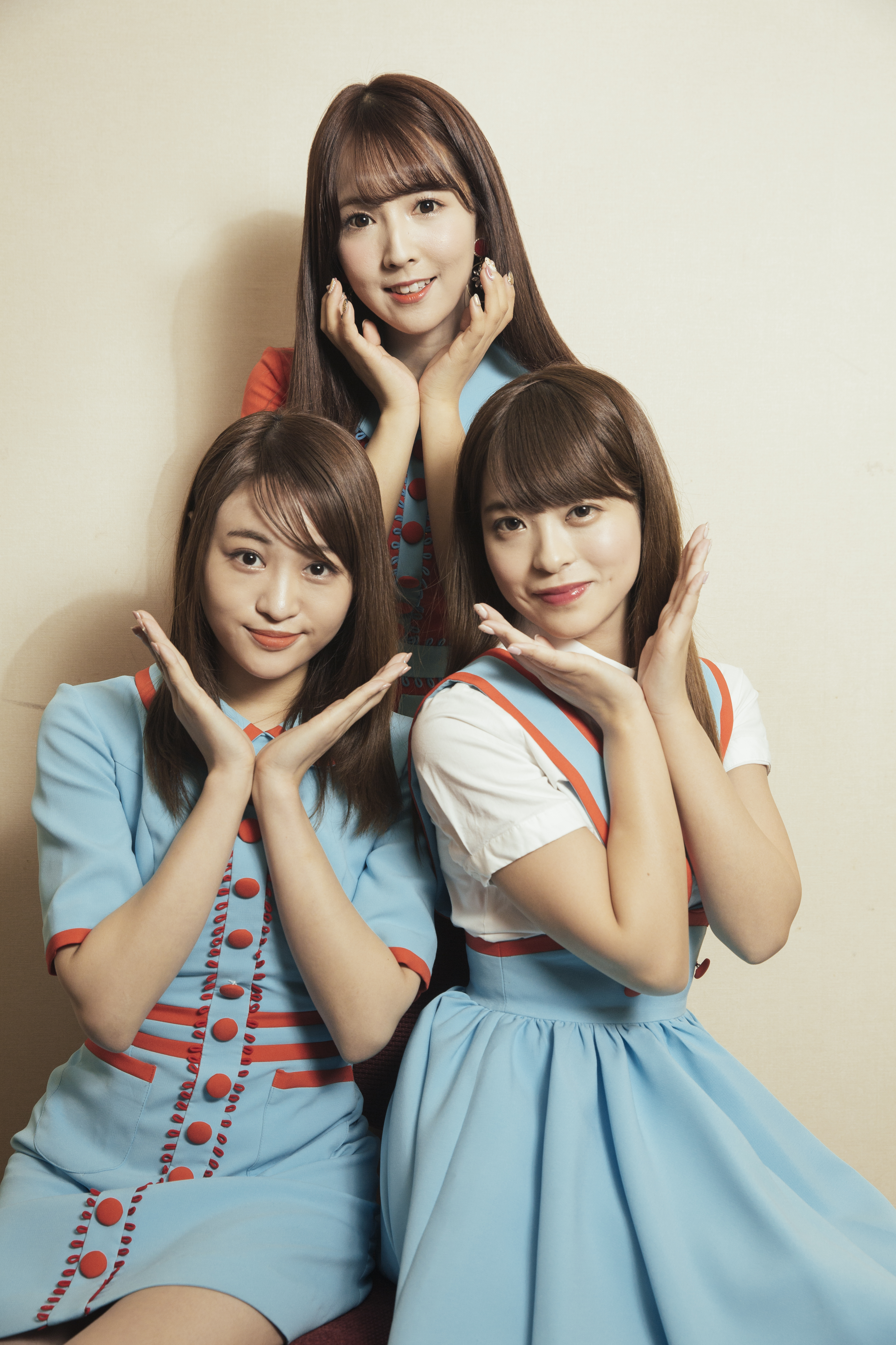 3名成員都喜歡韓國女團TWICE，三上悠亞（中）甚至多次去觀賞她們的演唱會。