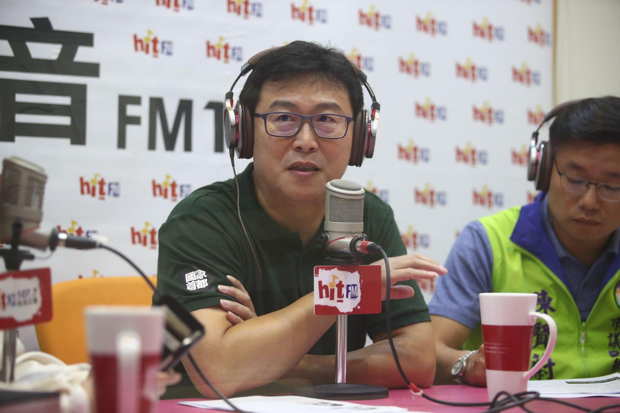 民進黨台北市長參選人姚文智今接受電台專訪時聲援同黨立委邱議瑩。（姚文智辦公室提供）