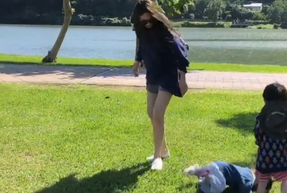 隋棠8個月孕肚畫面曝光讓網友驚呼，「妳的肚肚在哪裡？身材好不科學啊！」（翻攝自arhsieh IG）