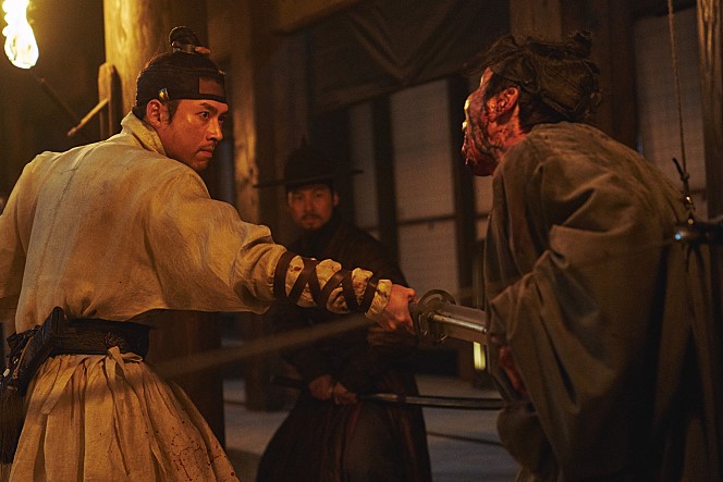 炫彬（左）近期在台灣的電影作品都有好成績。（翻攝自naver movie網站）