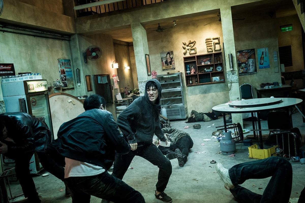 《狂徒》呈現趣味式的打架動作場面，有點像早期成龍、洪金寶的動作片。（貴金影業提供）