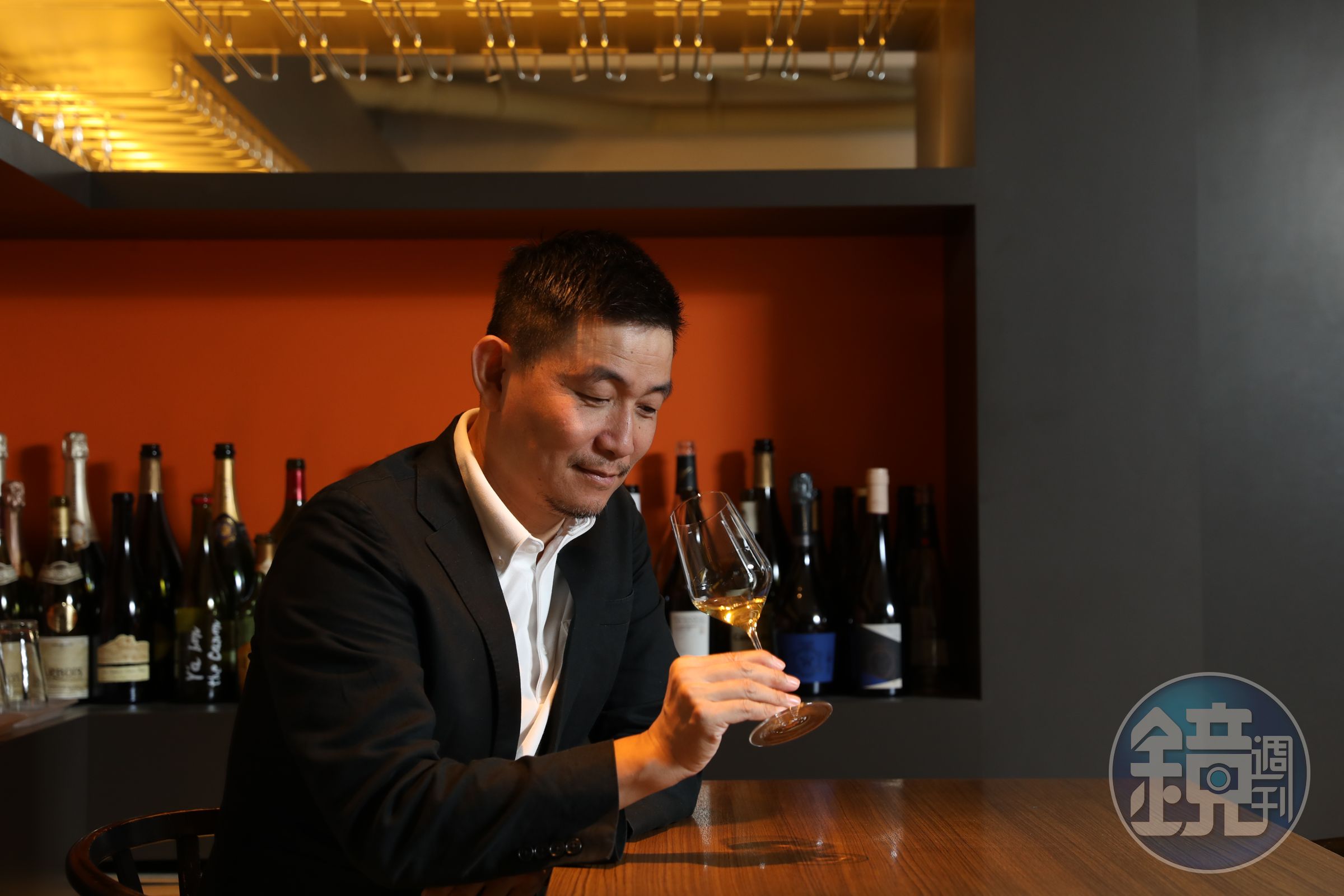 林裕森形容自然酒風潮是一場「弱滋味的文藝復興」，品嘗葡萄酒無須追逐知名酒莊的光環，當放下了一直以來追逐厚實酒水風格，就有機會在香氣微弱、滋味淡薄的自然酒裡嘗出真滋味。