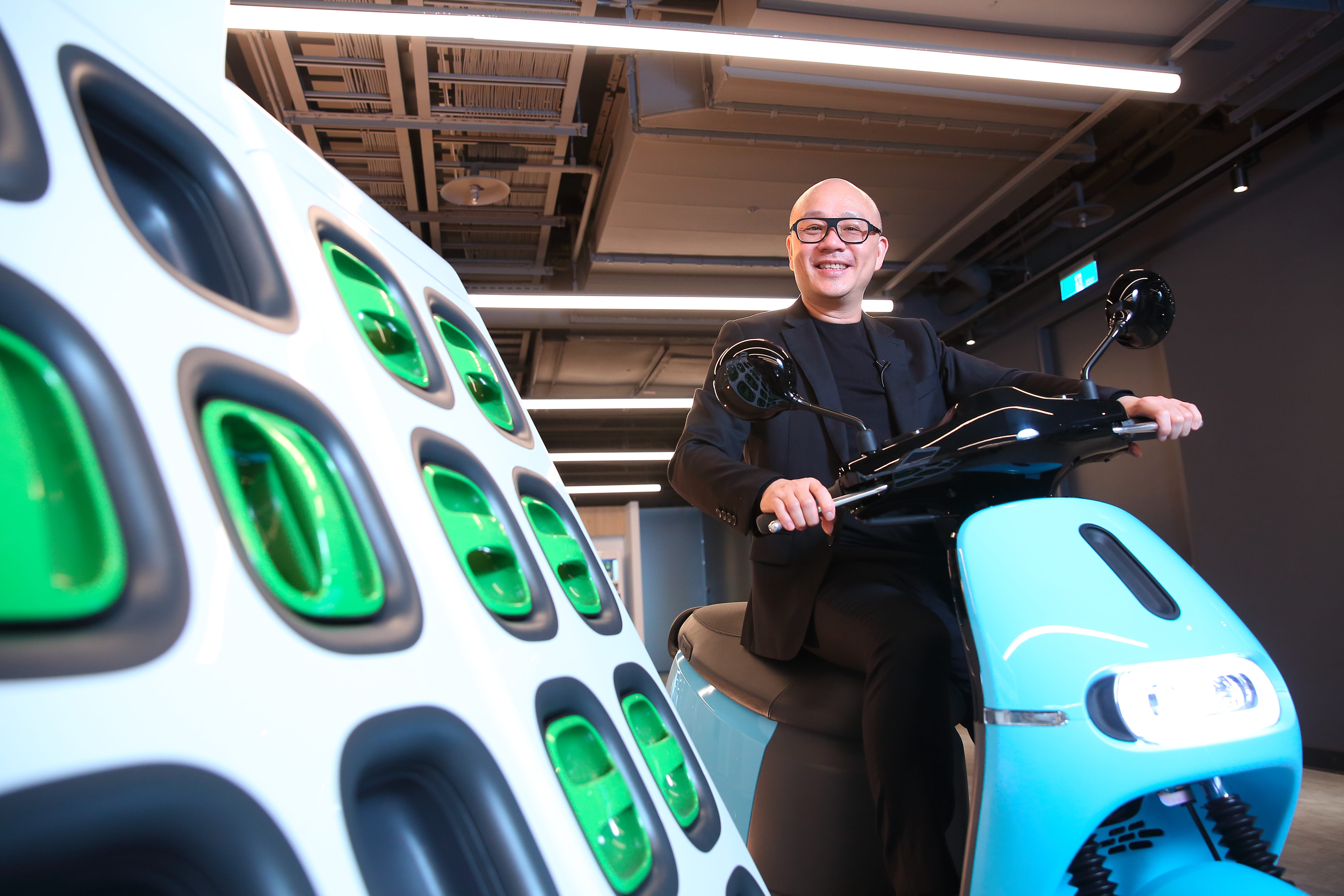 Gogoro創辦人執行長陸學森花了8年時間，燒掉快150億元，才說服同業加盟。