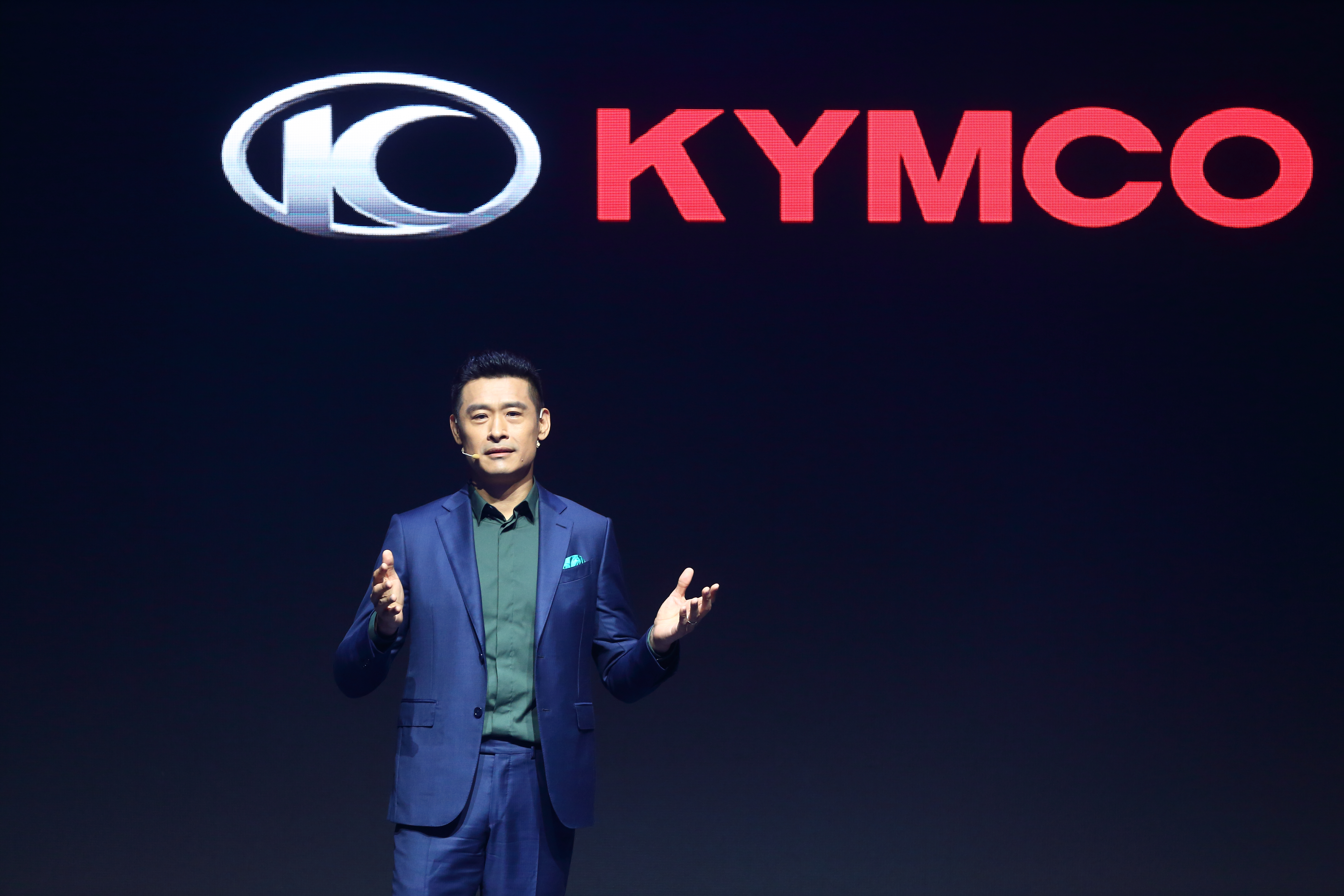 光陽董座柯勝峯不但斥資10億元自行開發ionex車能網，更喊出1年內在全台建立1,500個充換電站。