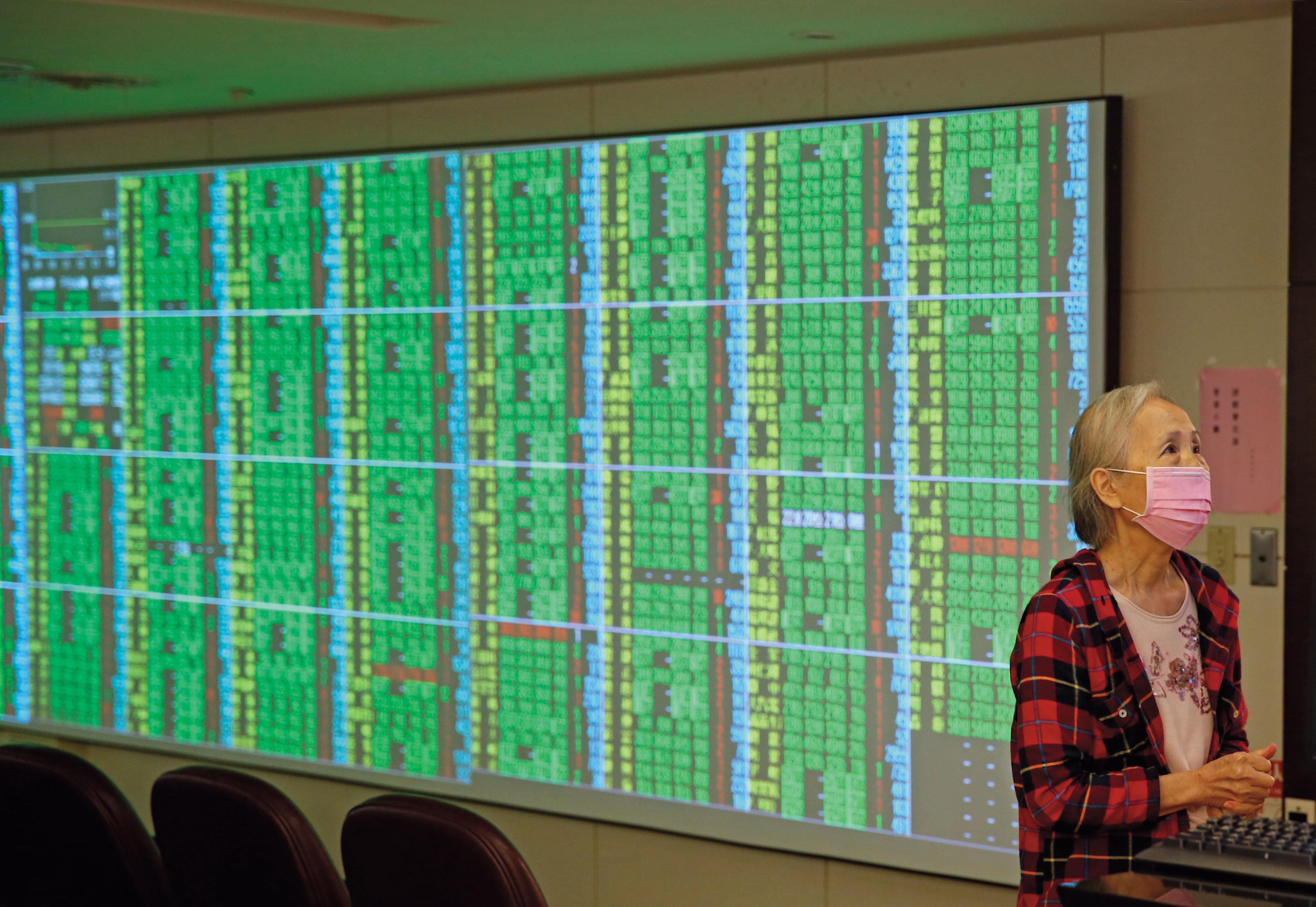 櫃買指數從年初160點一路走低，上週最低跌到109點，跌幅高達32％。