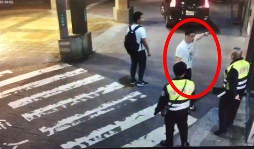 疑將張男凌虐致死卻又丟包北市馬偕醫院的石嫌。(翻攝畫面)