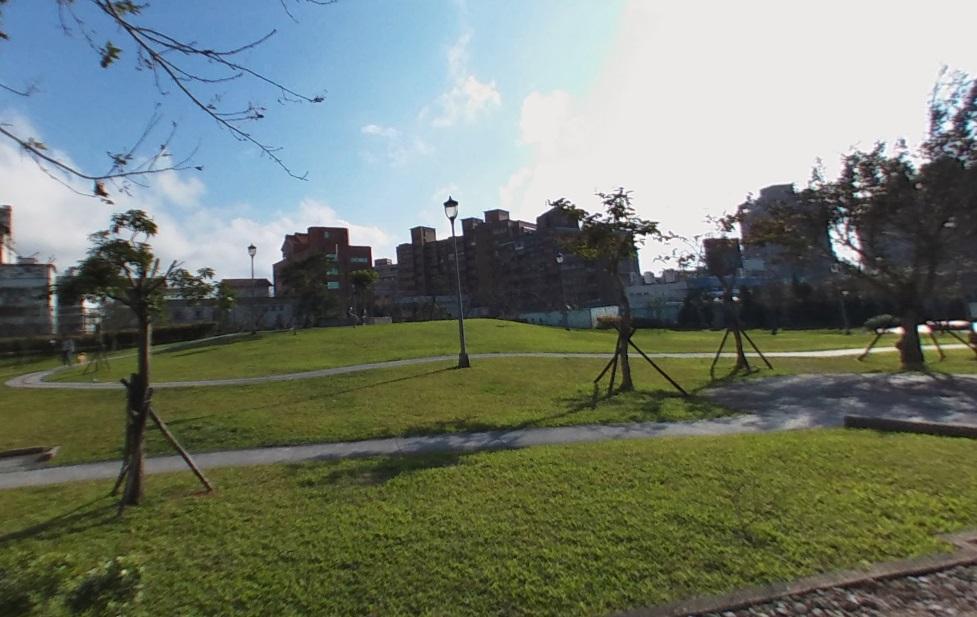 台北市內湖區的樂活公園傳出有不肖人士刻意放置毒飼料，導致不少犬隻誤食。（翻攝自Google街景）