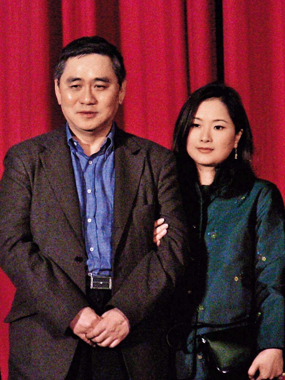 王文洋(左)與呂安妮(右)由師生成為情侶,如今已分手還對簿公堂。(林筱穎攝,翻攝自狠攪社)
