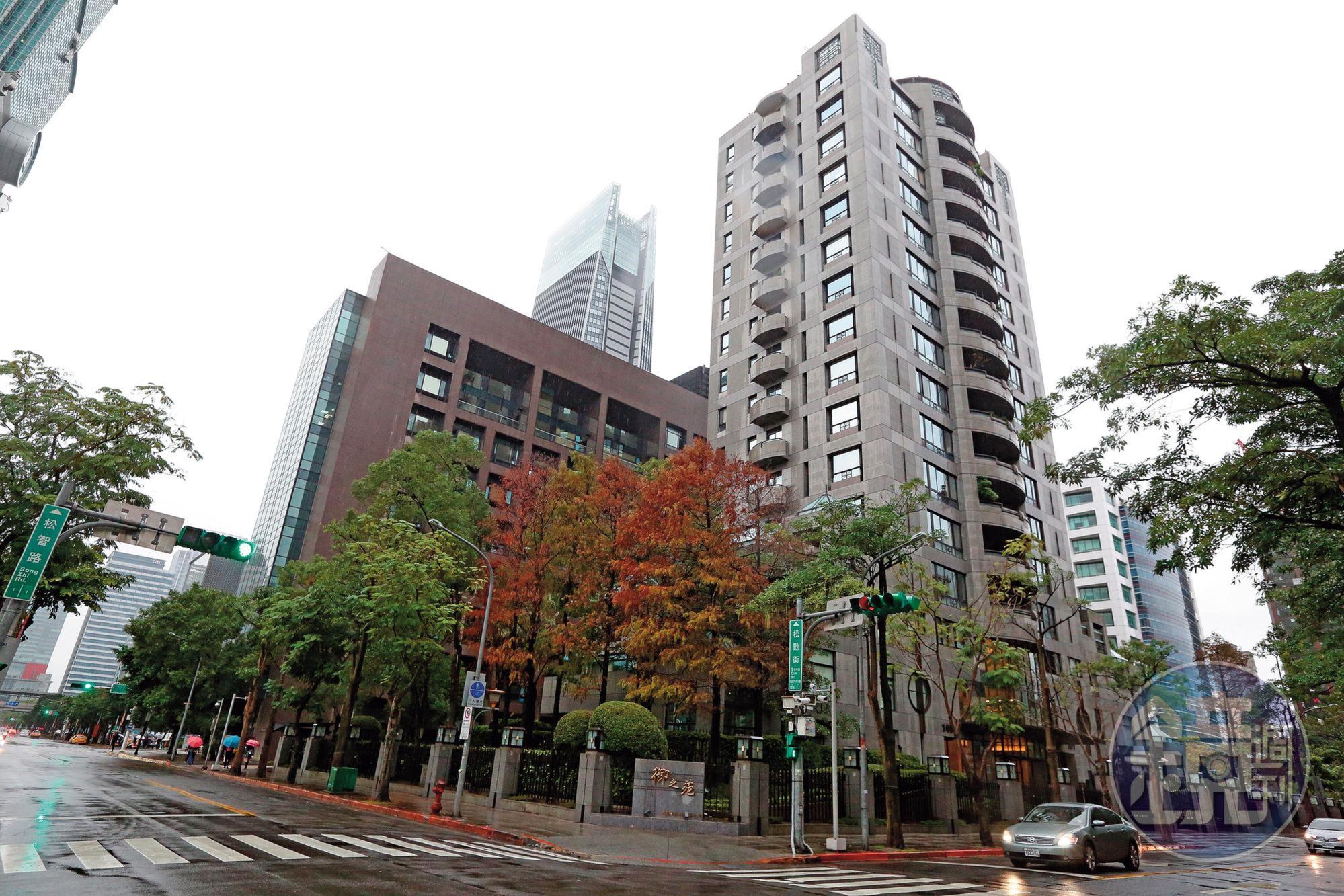 王文洋2009年買2戶「御之苑」豪宅送給呂安妮,目前市值8億元,呂安妮挨告後有意賣屋。