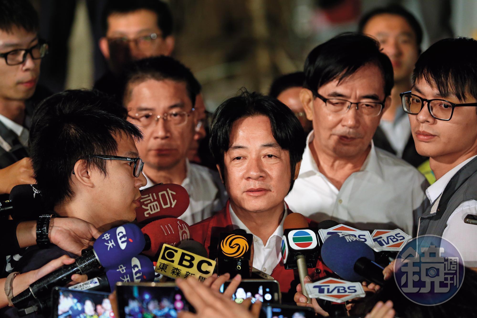 普悠瑪列車翻覆造成嚴重死傷，行政院長賴清德第一時間趕赴宜蘭了解搶救狀況。