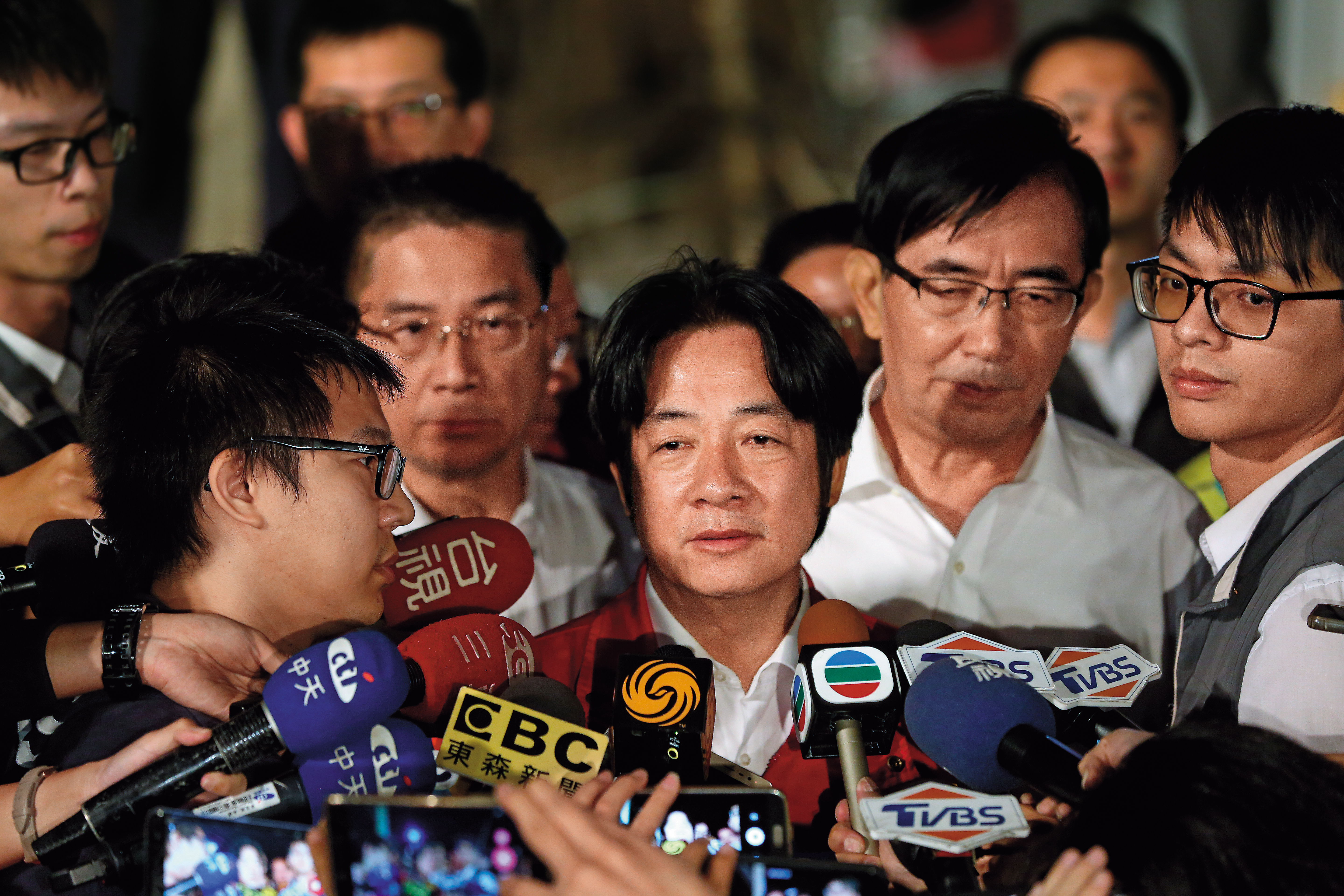 普悠瑪列車翻覆造成嚴重死傷，行政院長賴清德第一時間趕赴宜蘭了解搶救狀況。