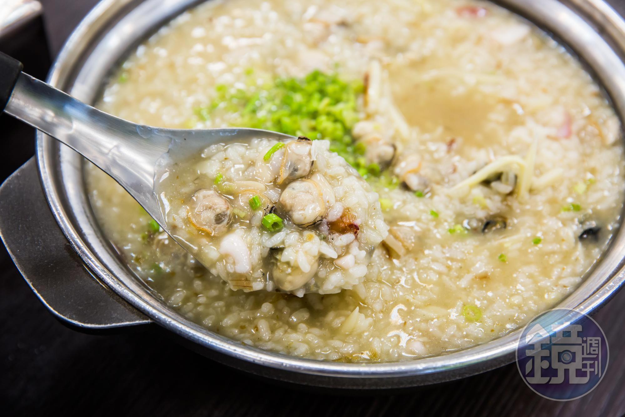 海鮮粥,料多實在,口感綿密。(大鍋600元、小鍋400元,外帶加50元因有特製外帶容器)