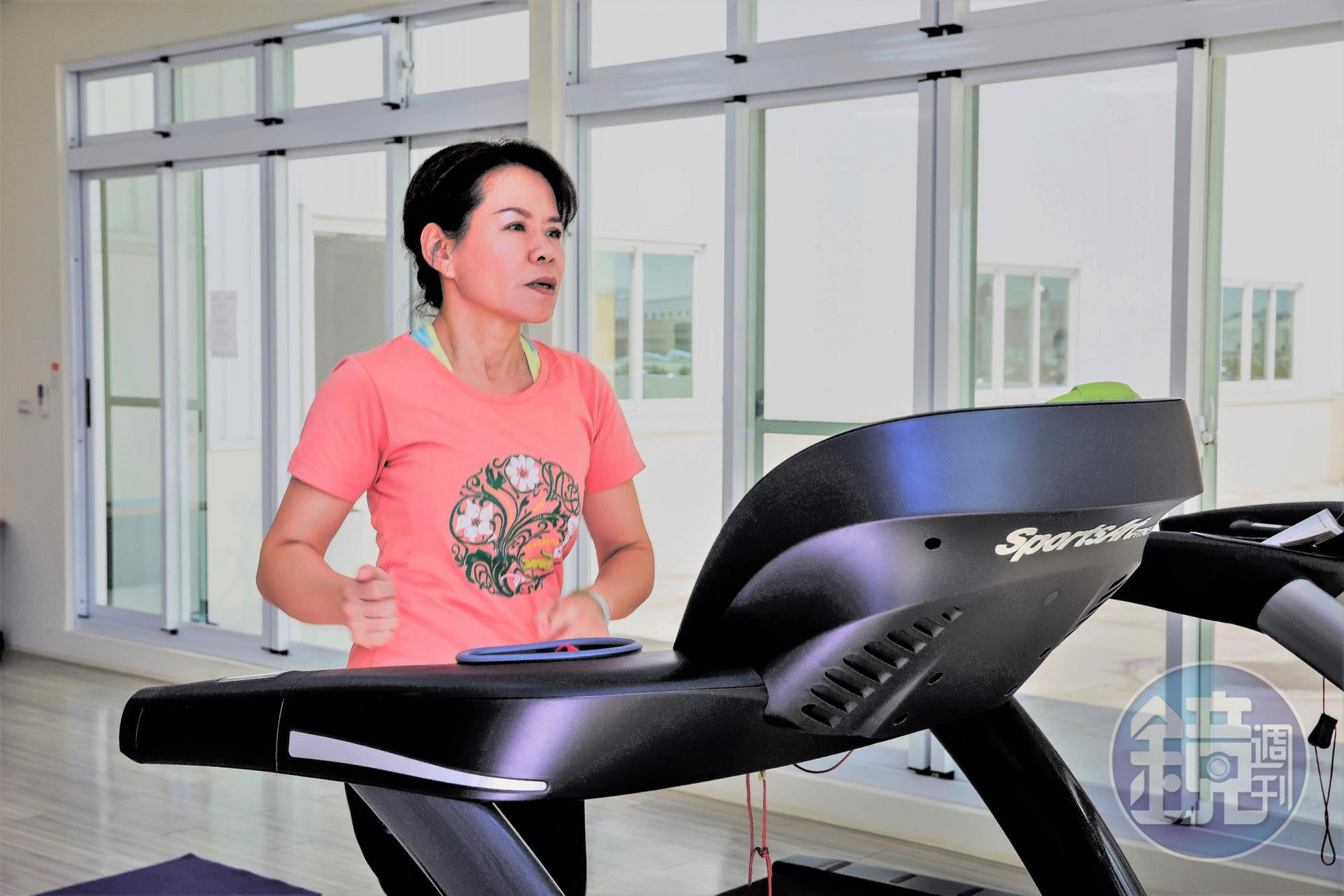 劉郁芬意志力堅強,創業第3年曾罹患乳癌,仍勇敢面對。恢復健康後,她每天6點半就進健身房運動,幾乎不間斷。