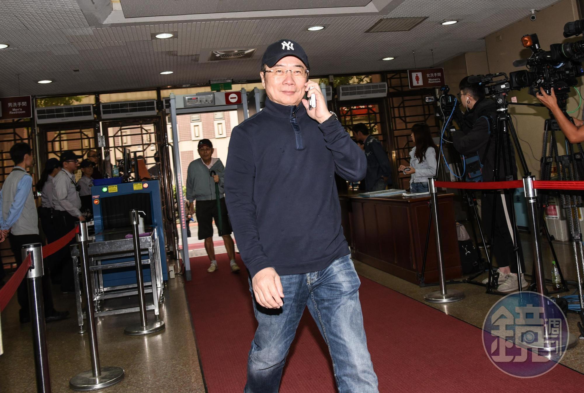 前立委蔡正元被控涉及侵占中影公司款項,以被告身分至台北地院出庭。