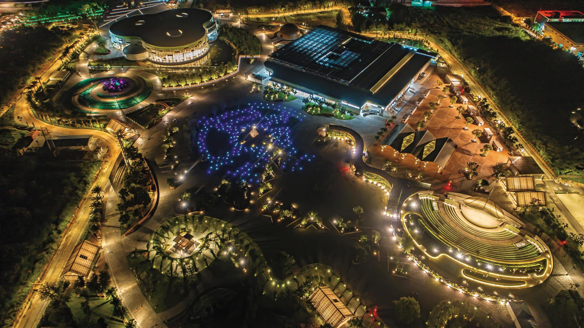 台中花博橫跨三大園區,圖為外埔園區空拍夜景。(台中市政府提供)
