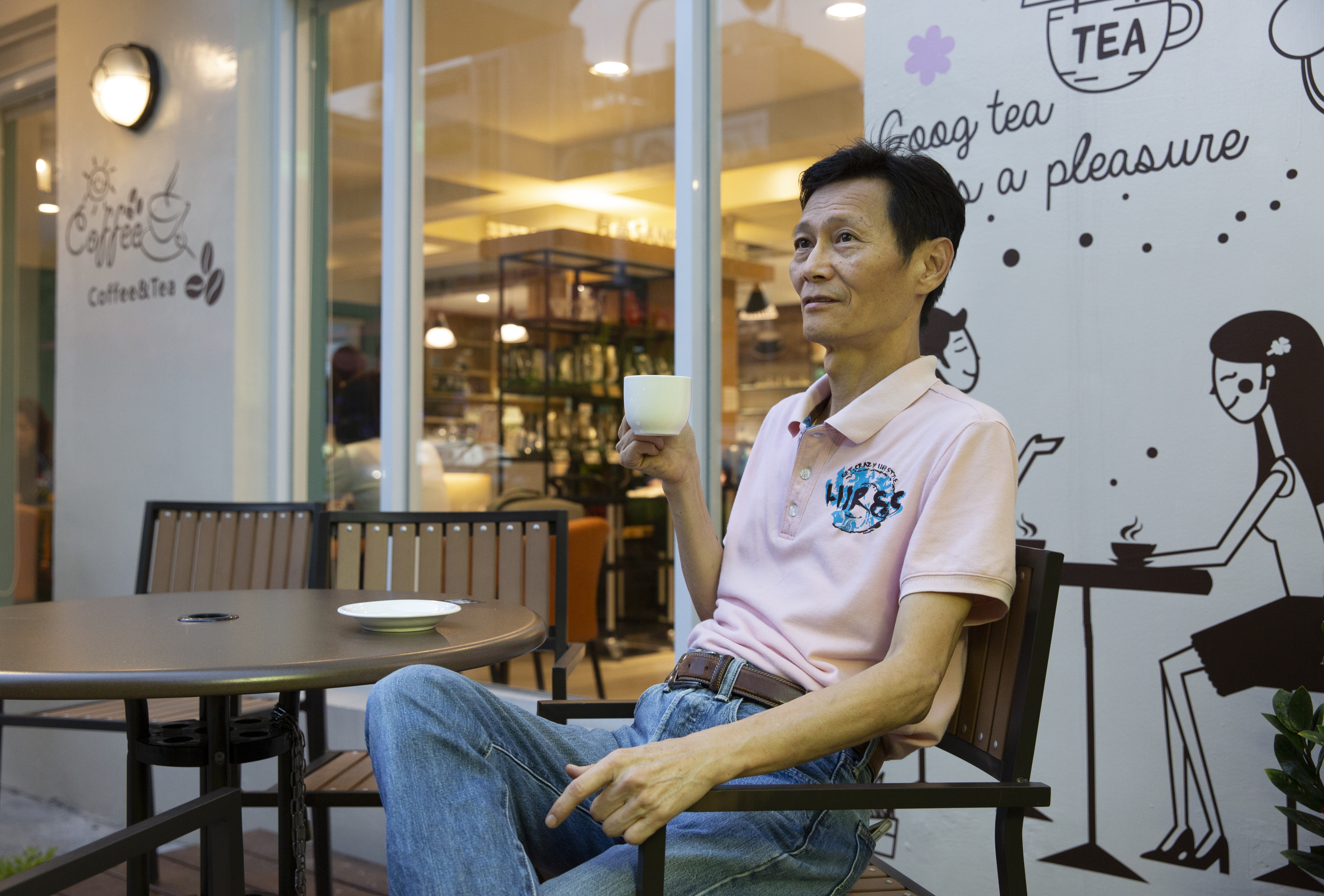 原本是投資門外漢的謝士英，45歲立志學投資，靠著用合理價格買好公司股票，為自己存下豐厚退休金。