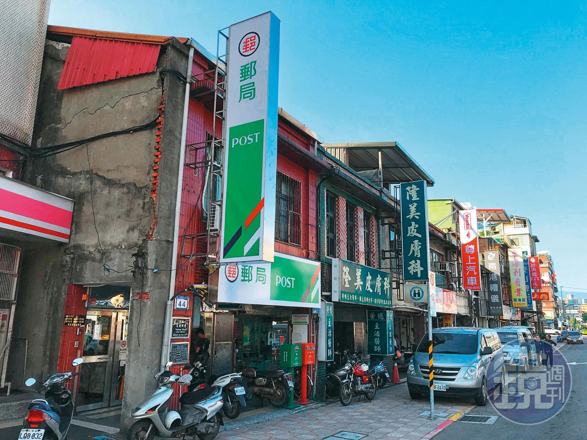 嫌犯以試車名義，將車開到北市南港研究院路上的郵局，佯稱要交付尾款，卻開車逃逸。
