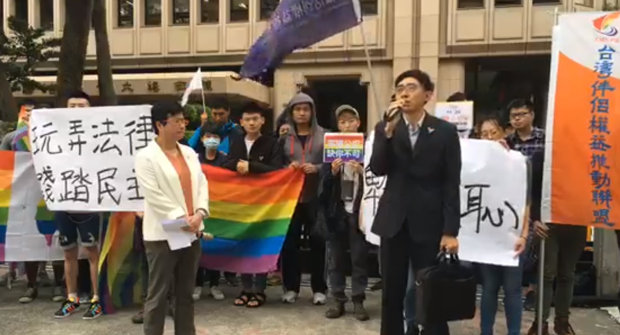 愛家公投15場電視辯論會，傳出有「假反方」球員兼裁判，伴侶盟痛批根本是在玩弄法律、踐踏民主。（翻攝社團法人台灣伴侶權益推動聯盟臉書）