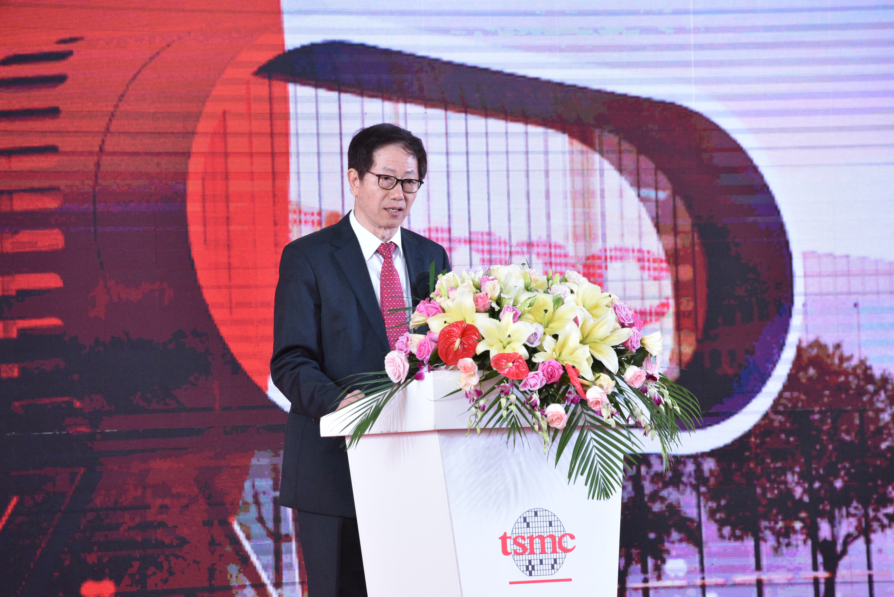 台積電南京廠開幕，董事長劉德音到場致詞。（台積電提供）