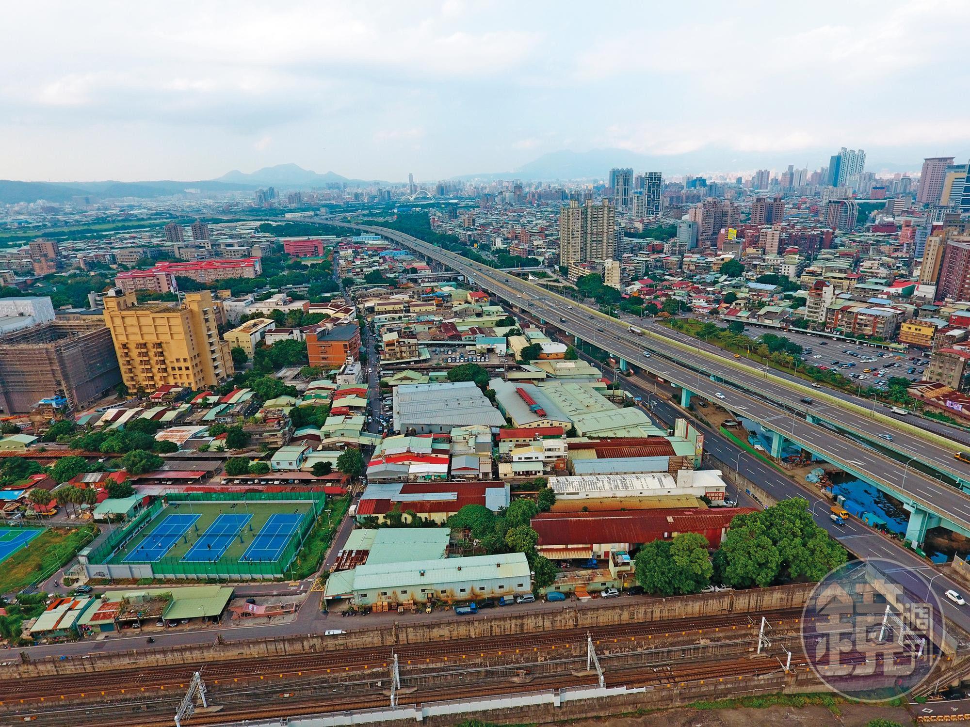 新北市板橋浮洲板城路一帶有近千戶工廠和住家，消防設備卻遠遠不夠。