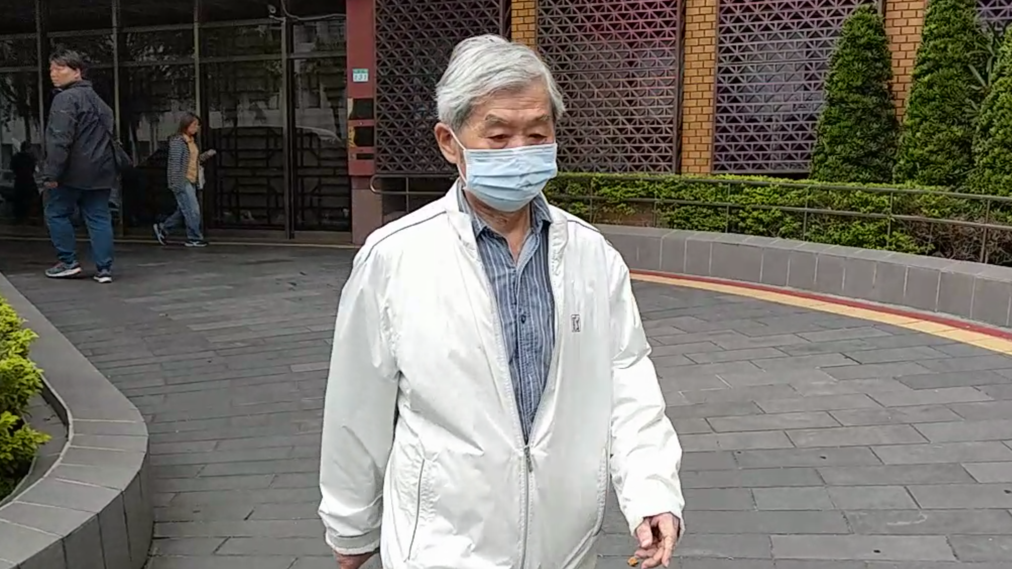 蔡正元的岳父洪信行遭指控與蔡正元是共犯,今出庭應訊。