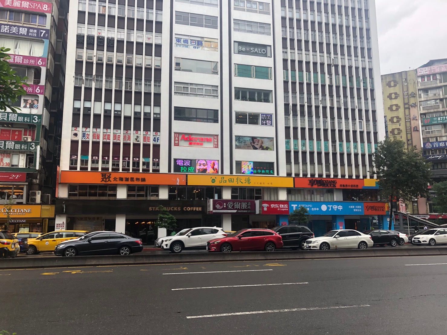 京東物流以每坪1.9萬元高價租金，在東區設旗艦店。