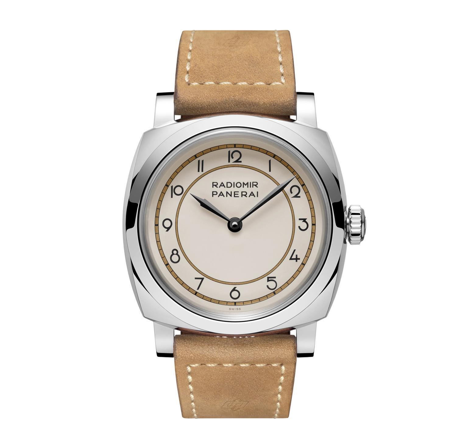PANERAI PAM00790,以沛納海過去一款展示擺鐘的面盤為設計靈感,特大的數字過去的裝飾藝術(Art Deco)字體呈現,且外圈採用軌道式刻度,加上中間細圈的點綴,最後搭配沛納海首度使用的長矛形時標。限量300只,定價NT$280,000。
