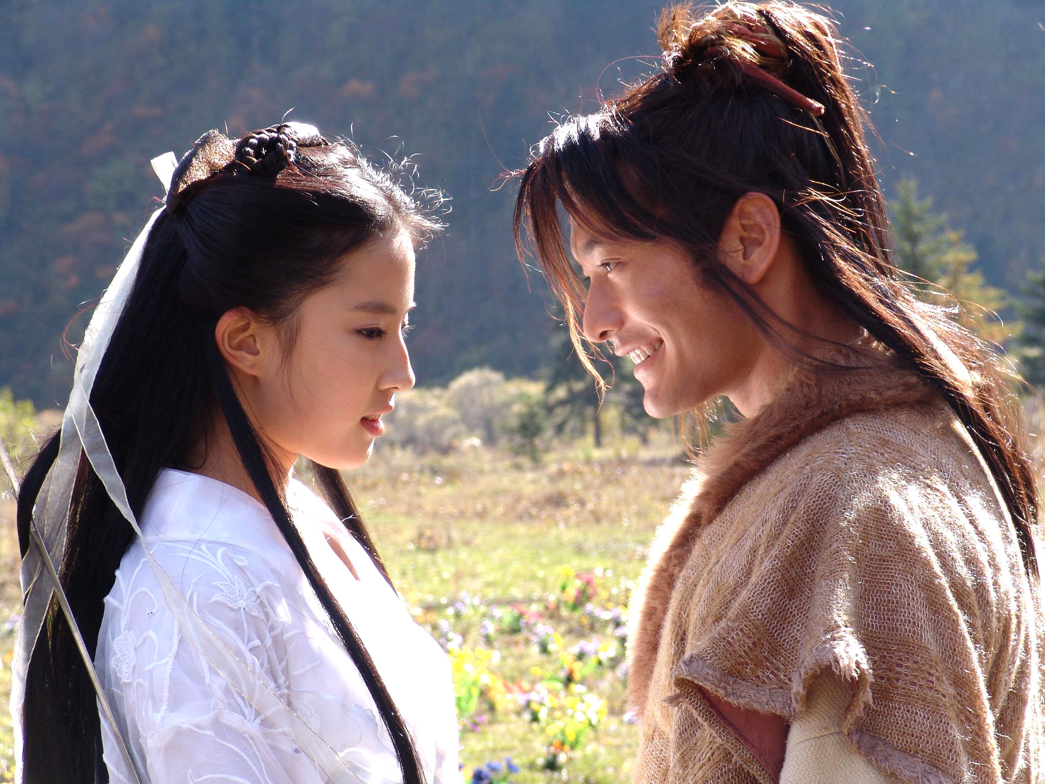 金庸曾讚劉亦菲（左）最有小龍女的氣質。（東方IC）