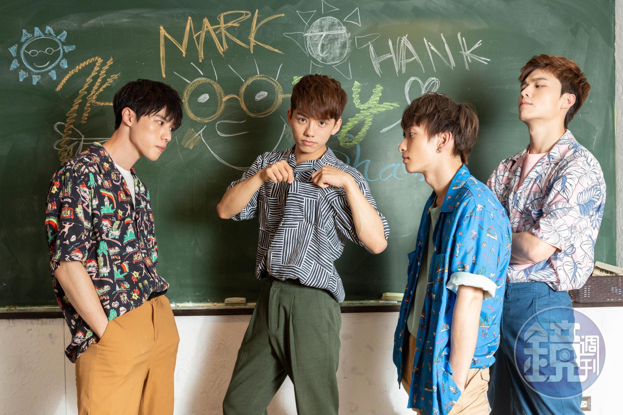 Mark（左二）的口袋裡裝著什麼？noovy成員們也很好奇。