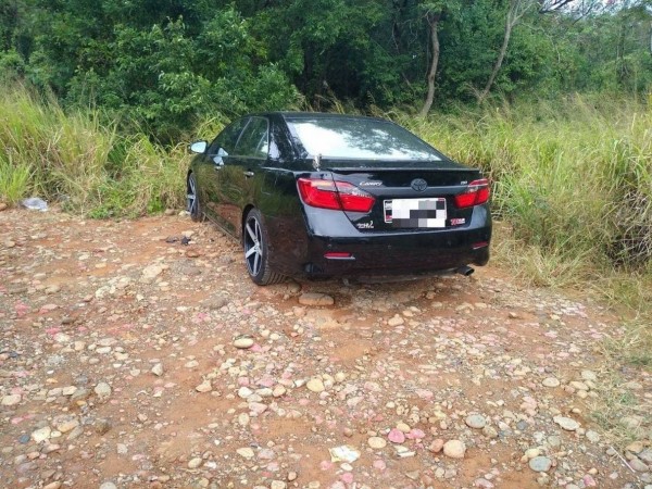 蔡姓送行者在自己的車內燒炭自盡。（警方提供）