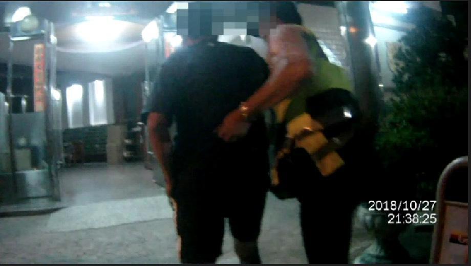 警方一路尾隨護送陳男回家。（警方提供）