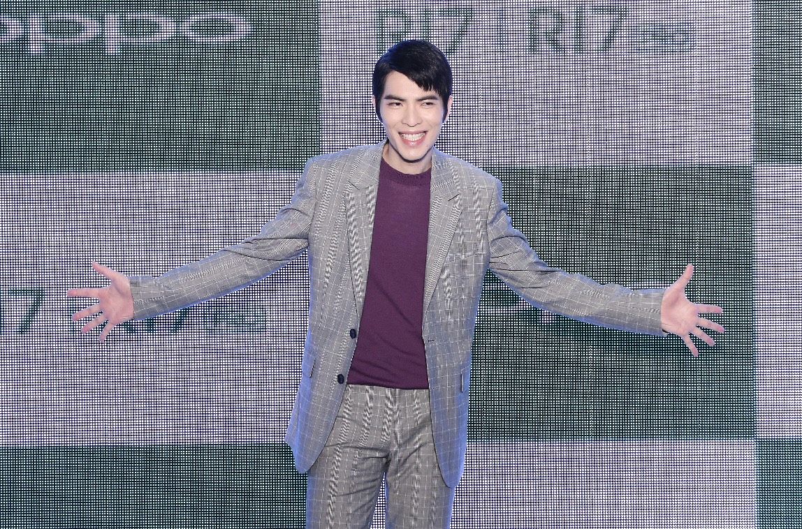 蕭敬騰代言oppo手機，自曝很怕手機沒電，只要電量低於50%，整個人會恐慌。