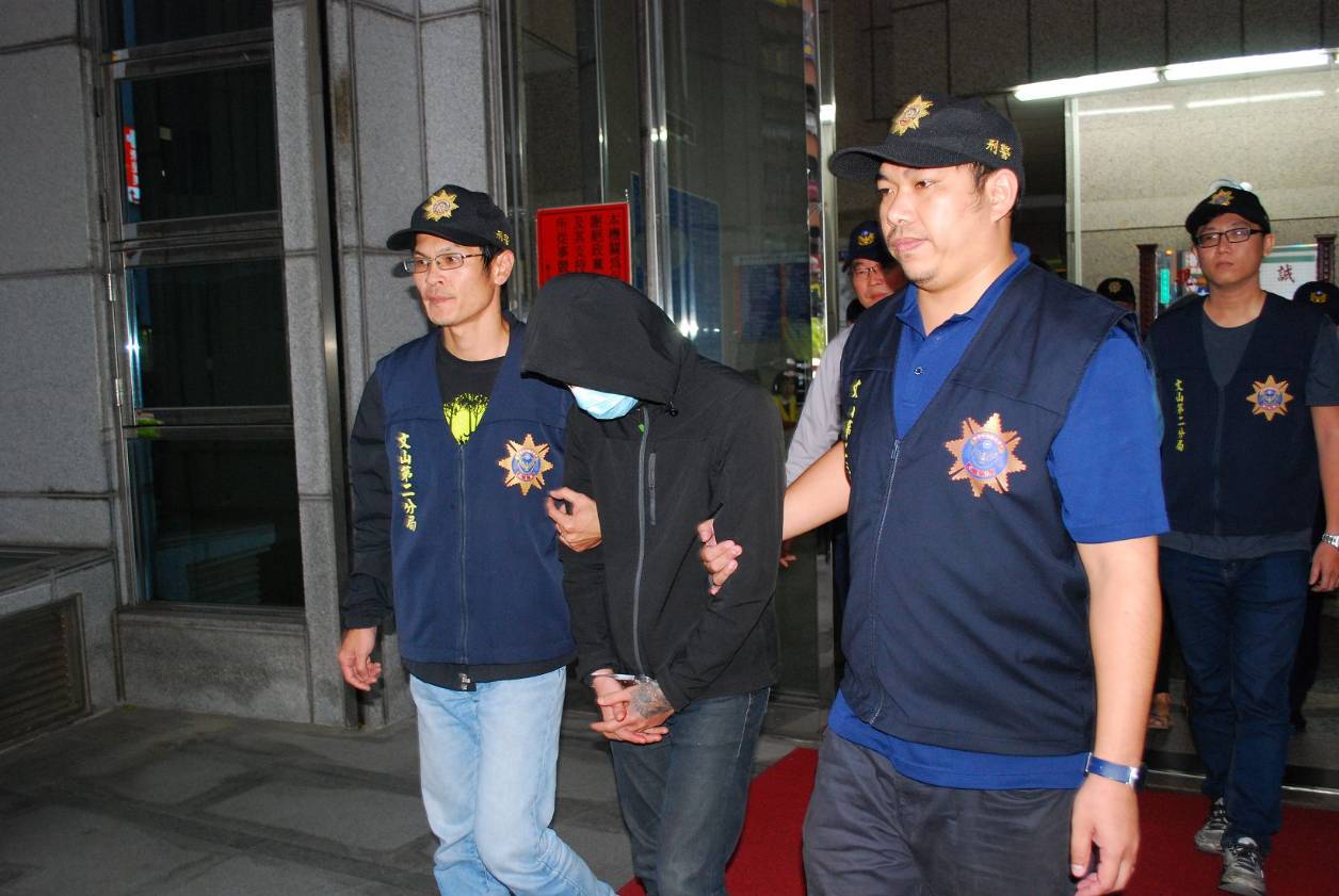 鍾姓主嫌號稱24小時服務運送毒品，被警方逮捕。（警方提供）