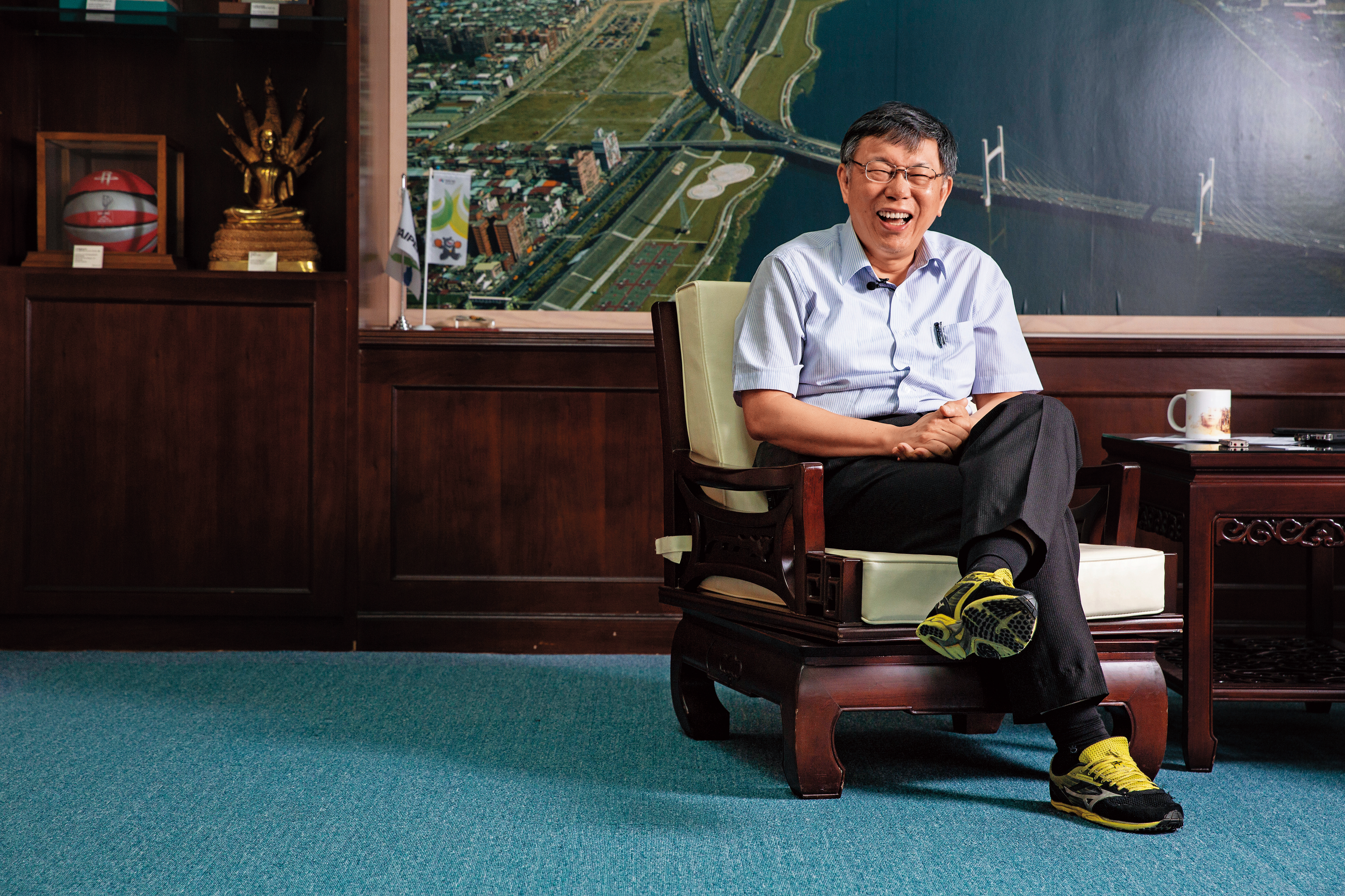 柯文哲不像其他政治人物裝模作樣、隱藏情緒，憤怒快樂都寫在臉上。